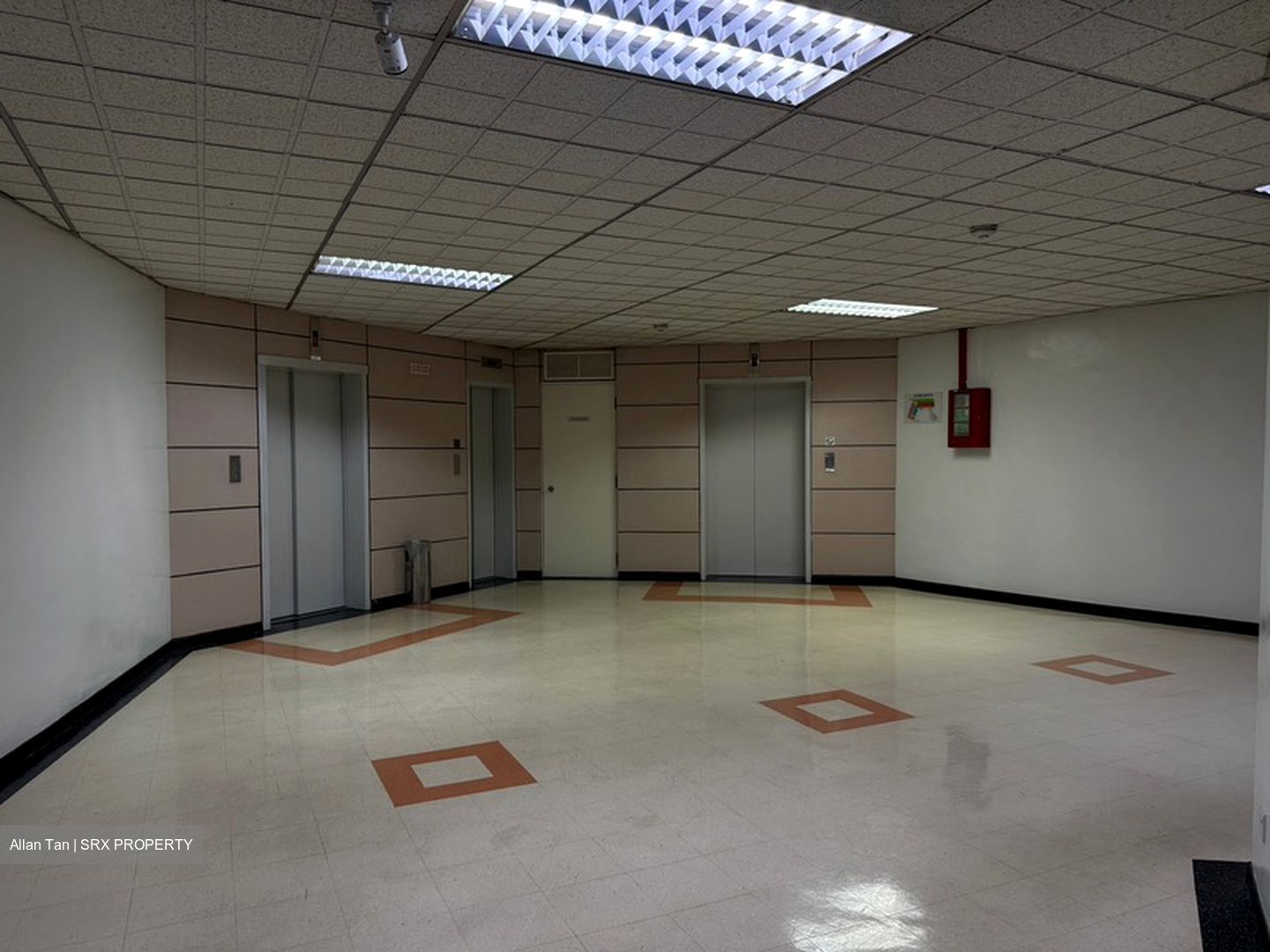 Manhattan House (D3), Office #621648461